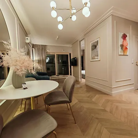 Vipwarsawapartments Zircon Mennica Apartman *