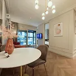Vipwarsawapartments Zircon Mennica