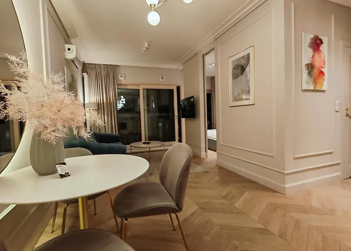 Vipwarsawapartments Zircon Mennica Apartman *