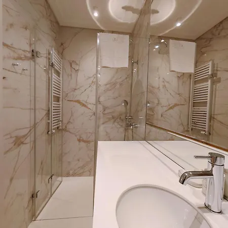 Vipwarsawapartments Zircon Mennica Lägenhet