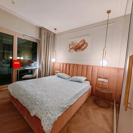 Vipwarsawapartments Zircon Mennica Lägenhet