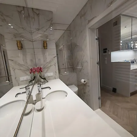 Vipwarsawapartments Zircon Mennica Lägenhet