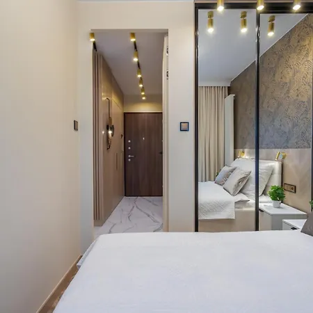 דירה Vipwarsawapartments Zircon Mennica ורשה