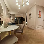 Vipwarsawapartments Zircon Mennica Lägenhet *